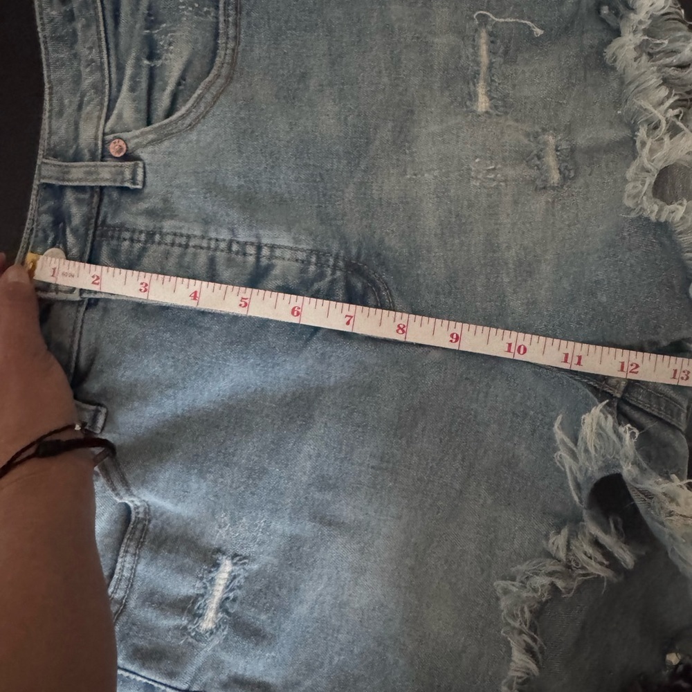 Free People We The Free Crvy Distressed Frayed Hem Shorts Size 26 - Picture 10 of 10